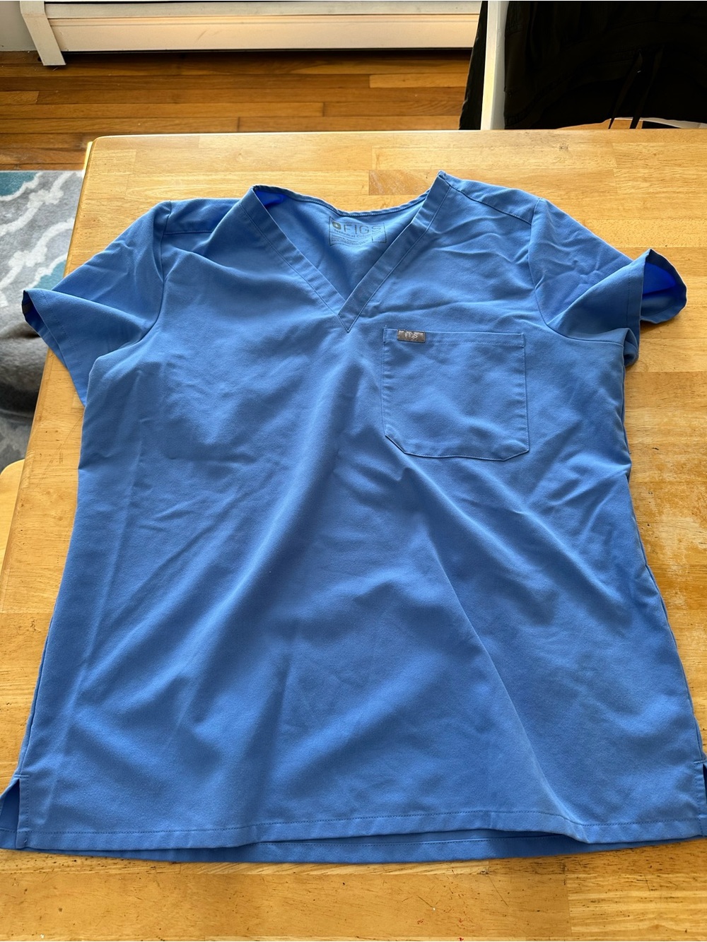 Figs scrub top large